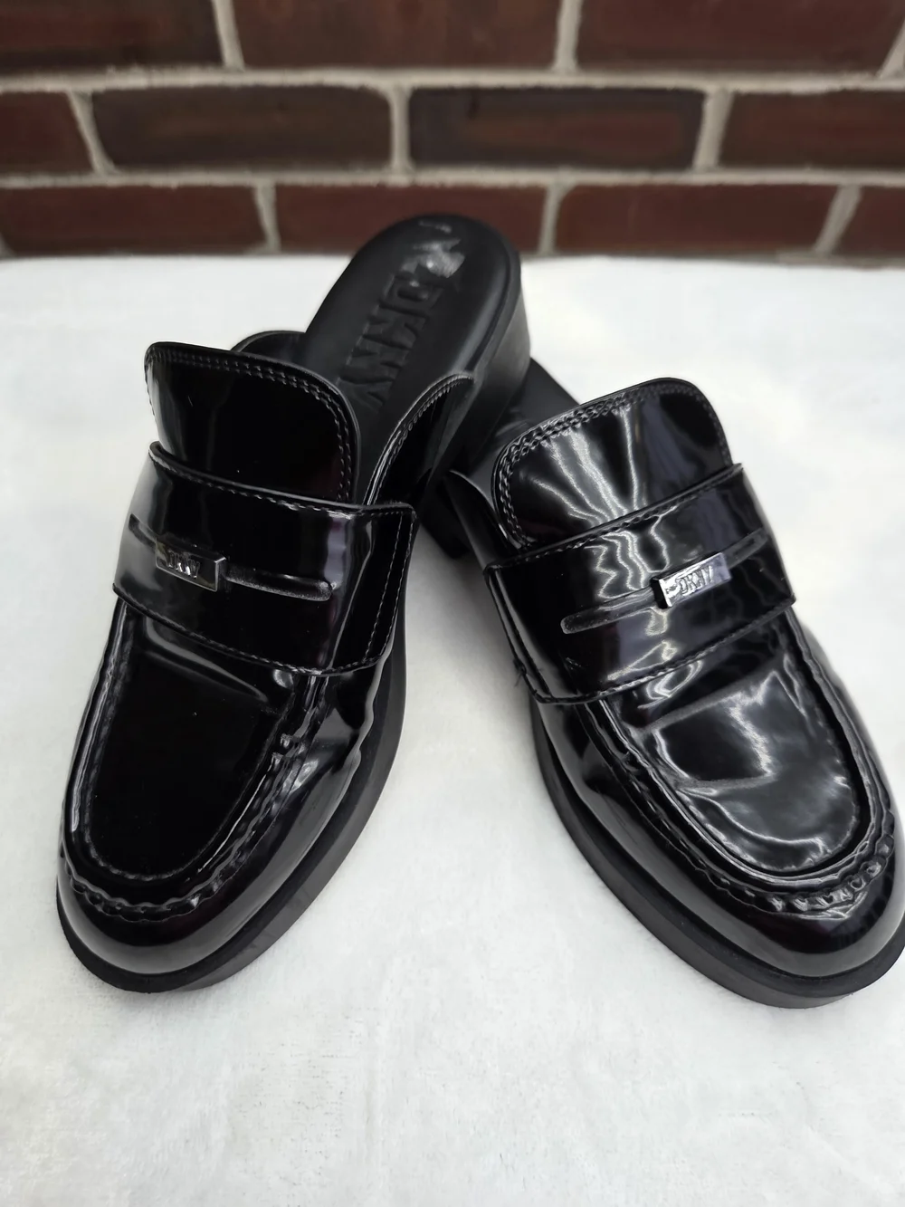 DKNY Black Patent Loafer Mule Slides Women's Size 6.5 Slip On Chain Detail